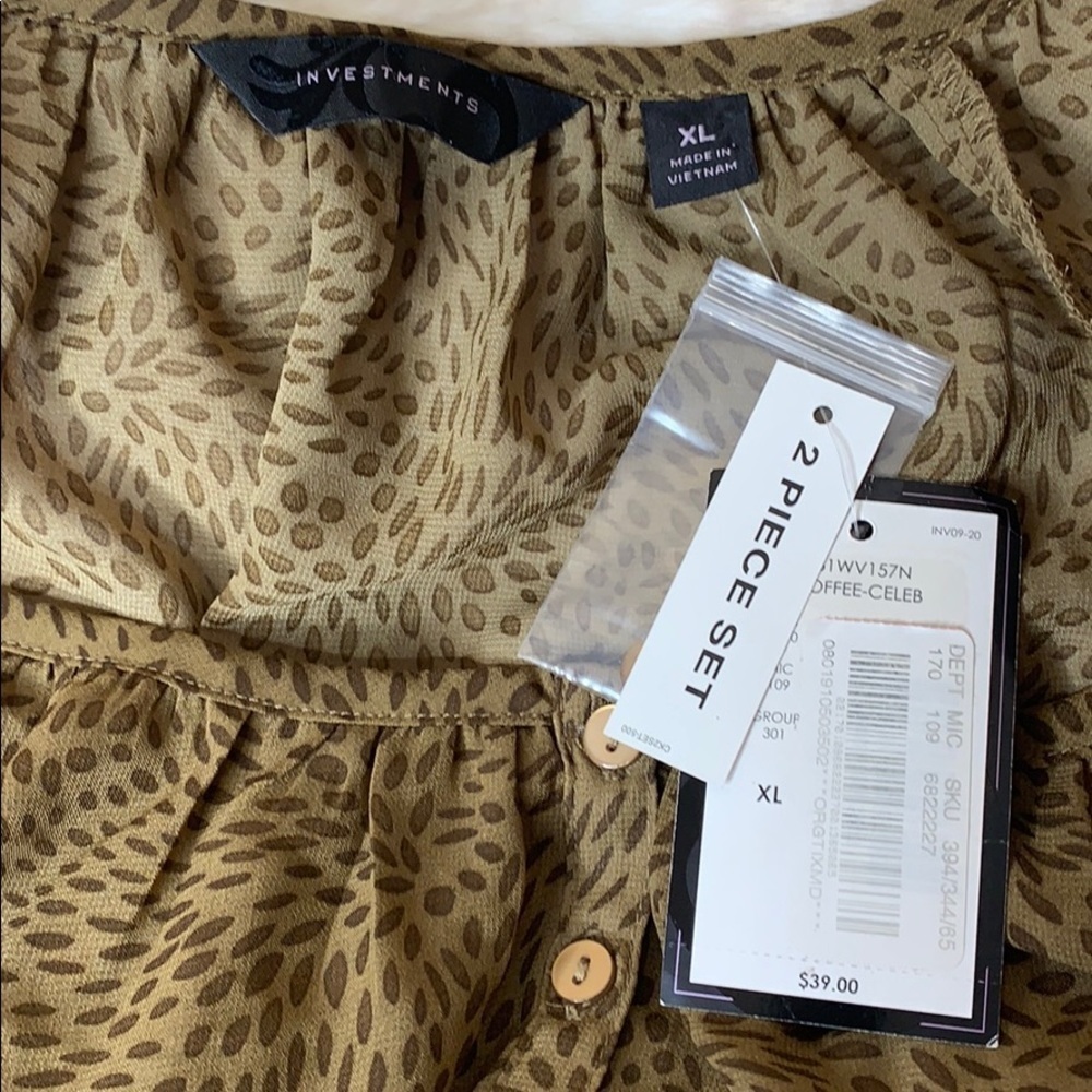 INVESTMENTS•BLOUSE - Picture 4 of 9